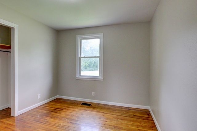 1375 Moss Rd, Clarksville, TN 37043