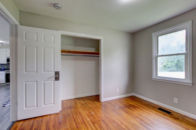 1375 Moss Rd, Clarksville, TN 37043