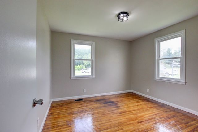 1375 Moss Rd, Clarksville, TN 37043