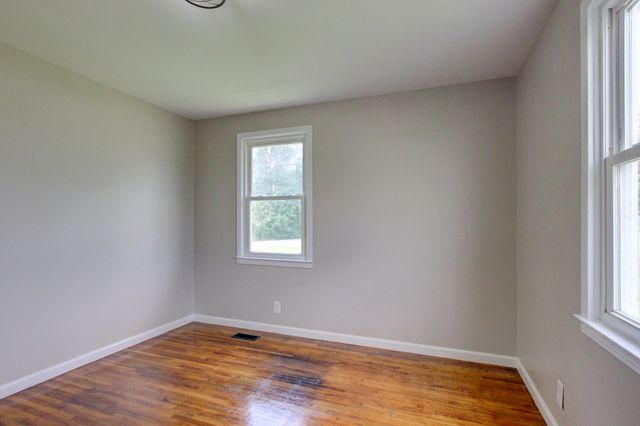 1375 Moss Rd, Clarksville, TN 37043