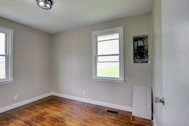 1375 Moss Rd, Clarksville, TN 37043