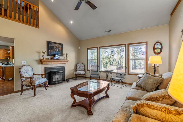 44220 Cowboy Hill Lane, Chiloquin, OR 97624