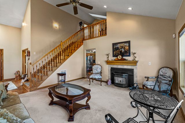 44220 Cowboy Hill Lane, Chiloquin, OR 97624