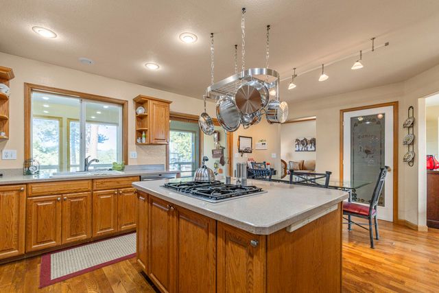 44220 Cowboy Hill Lane, Chiloquin, OR 97624