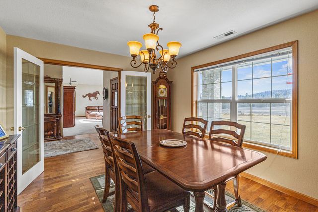 44220 Cowboy Hill Lane, Chiloquin, OR 97624