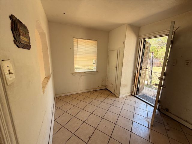 8109 Burroaks Drive, Dallas, TX 75217