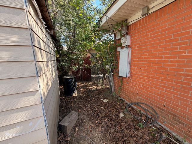 8109 Burroaks Drive, Dallas, TX 75217