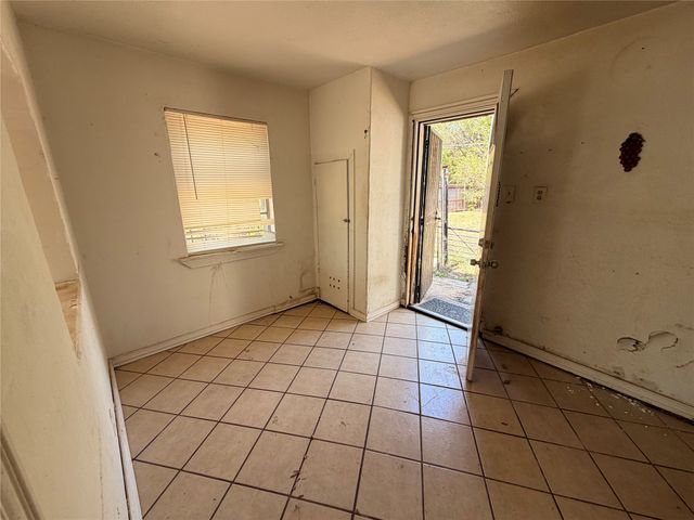 8109 Burroaks Drive, Dallas, TX 75217