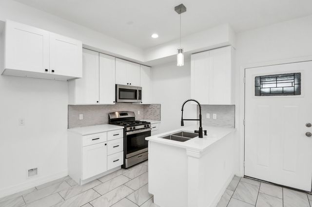 9003 Prairie View Drive B, Houston, TX 77088