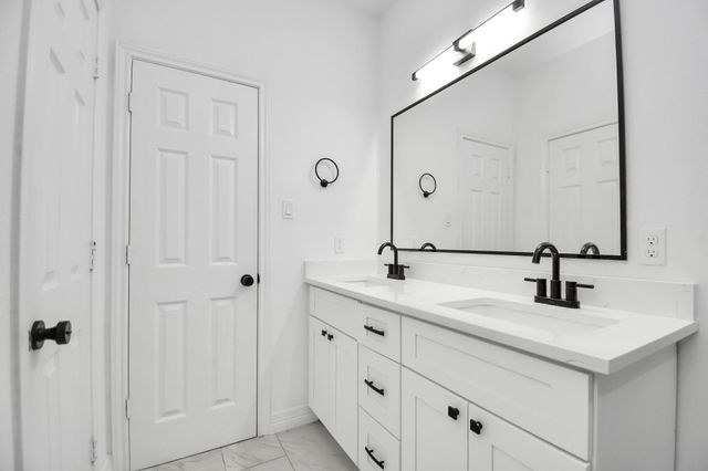 9003 Prairie View Drive B, Houston, TX 77088