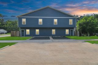 9003 Prairie View Drive B, Houston, TX 77088