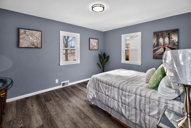 2220 W Neil PLACE, Milwaukee, WI 53209