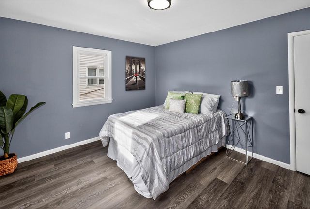 2220 W Neil PLACE, Milwaukee, WI 53209