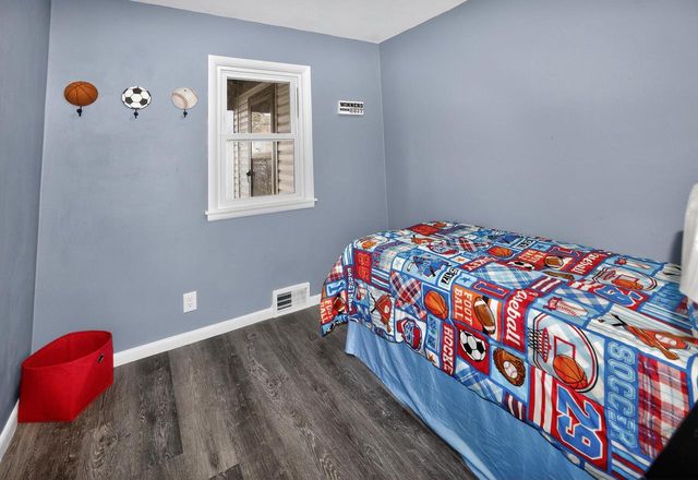 2220 W Neil PLACE, Milwaukee, WI 53209