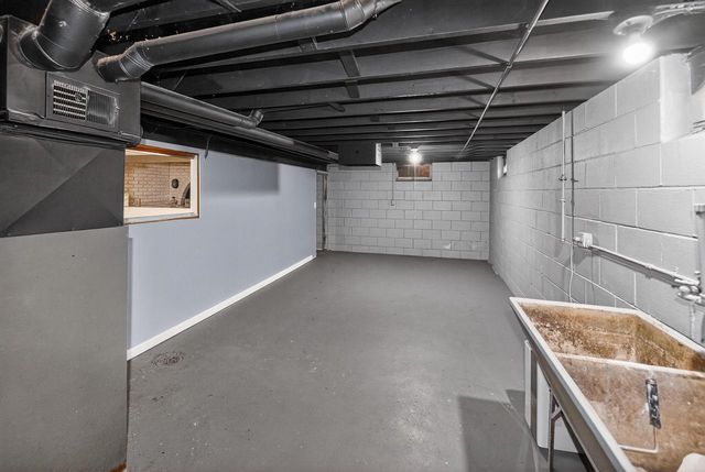 2220 W Neil PLACE, Milwaukee, WI 53209