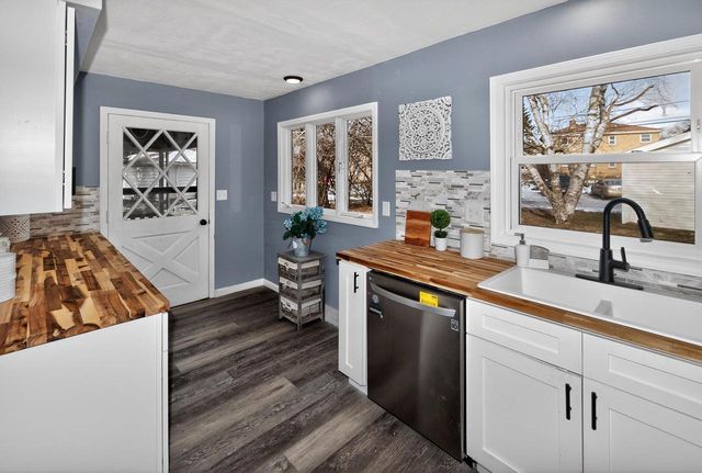 2220 W Neil PLACE, Milwaukee, WI 53209