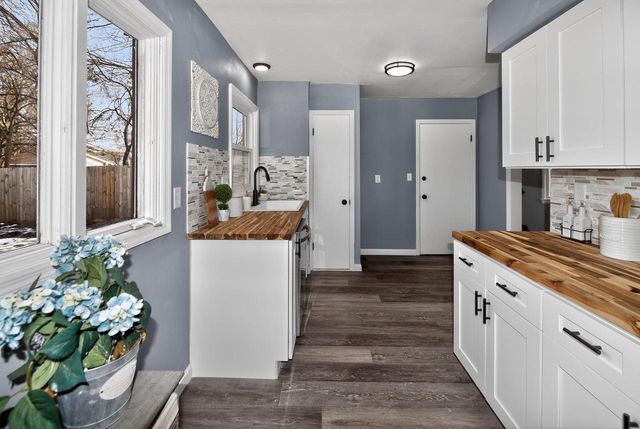 2220 W Neil PLACE, Milwaukee, WI 53209