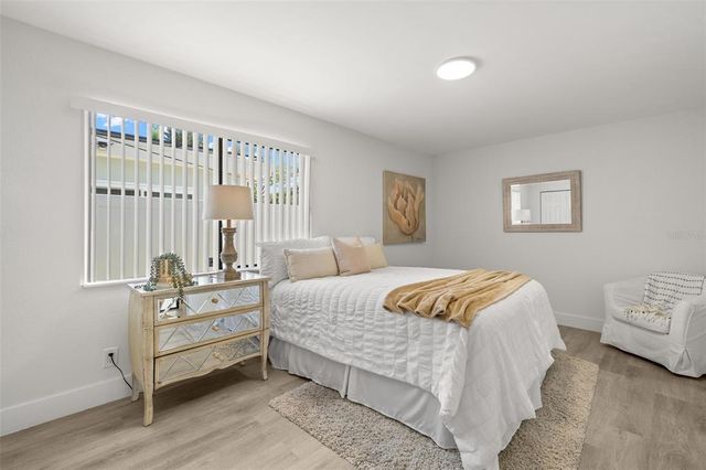 4135 DES MOINES STREET NE 4135, St Petersburg, FL 33703