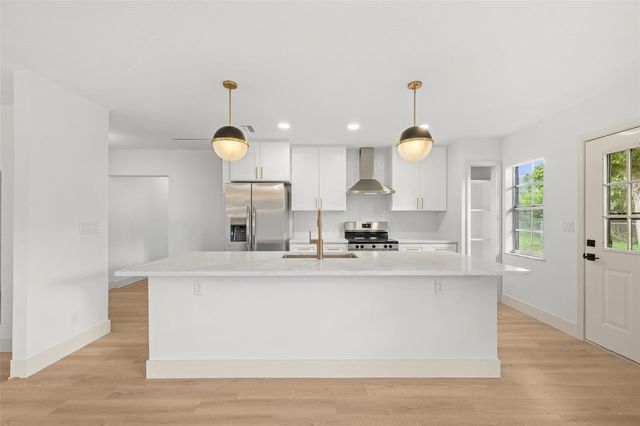 903 LANEWOOD DRIVE, Seffner, FL 33584