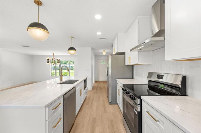 903 LANEWOOD DRIVE, Seffner, FL 33584