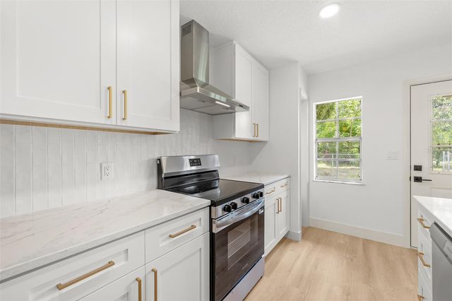 903 LANEWOOD DRIVE, Seffner, FL 33584