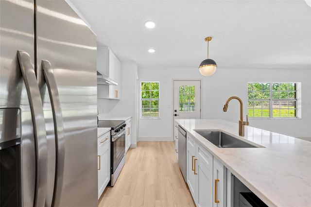 903 LANEWOOD DRIVE, Seffner, FL 33584