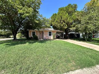 3744 S Hughes Avenue, Fort Worth, TX 76119