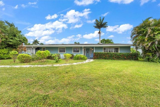 1721 Club House RD, North Fort Myers, FL 33917
