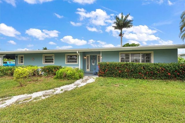 1721 Club House RD, North Fort Myers, FL 33917
