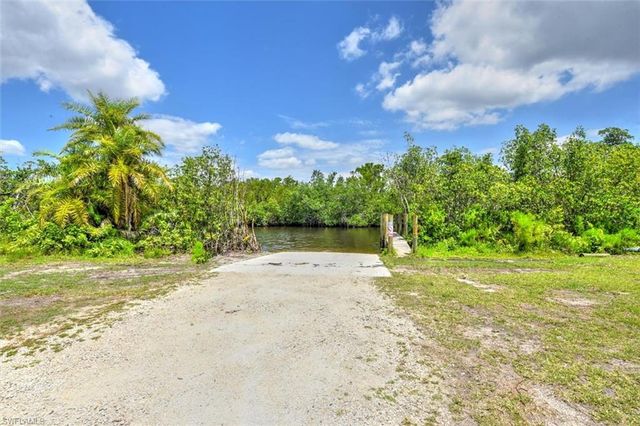 1721 Club House RD, North Fort Myers, FL 33917