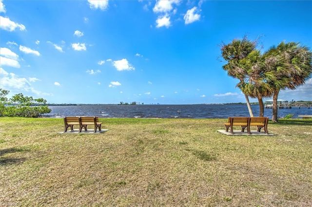 1721 Club House RD, North Fort Myers, FL 33917