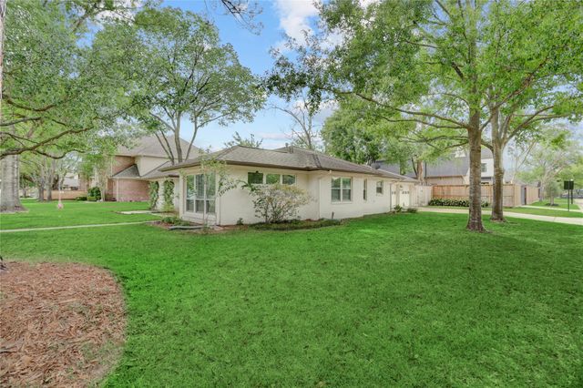 8825 Cedarbrake Drive, Houston, TX 77055