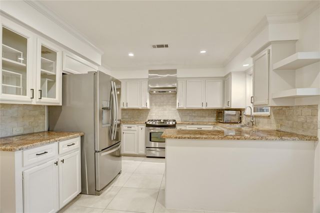 8825 Cedarbrake Drive, Houston, TX 77055