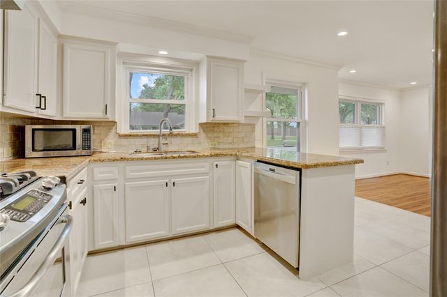 8825 Cedarbrake Drive, Houston, TX 77055