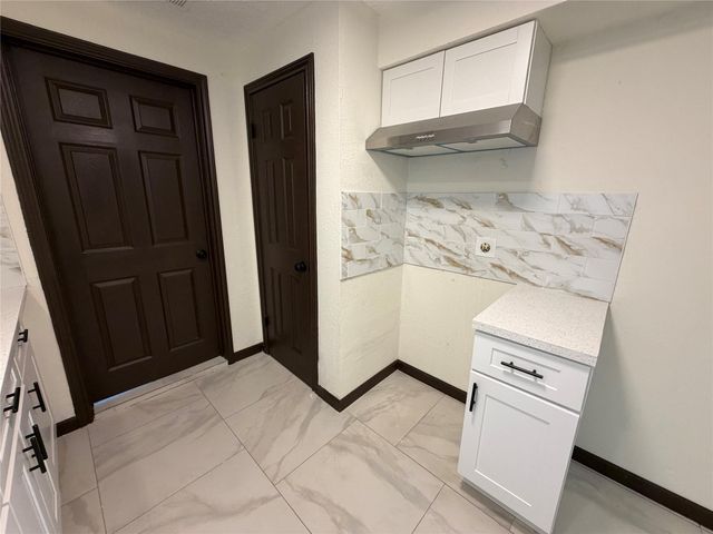 3915 Heatherbrook Drive, Houston, TX 77045