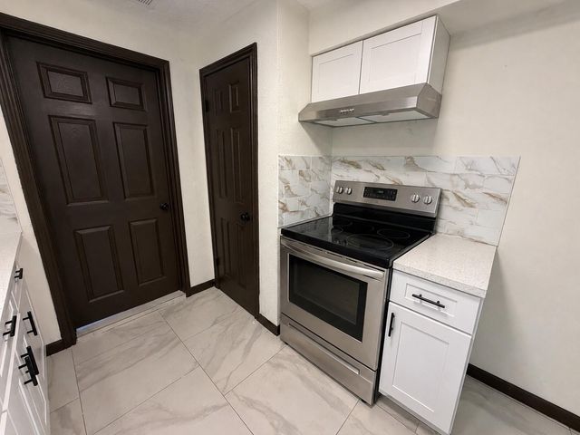 3915 Heatherbrook Drive, Houston, TX 77045