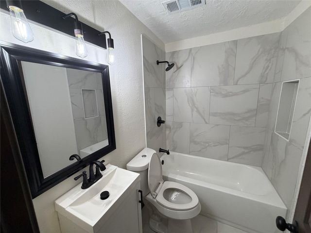 3915 Heatherbrook Drive, Houston, TX 77045