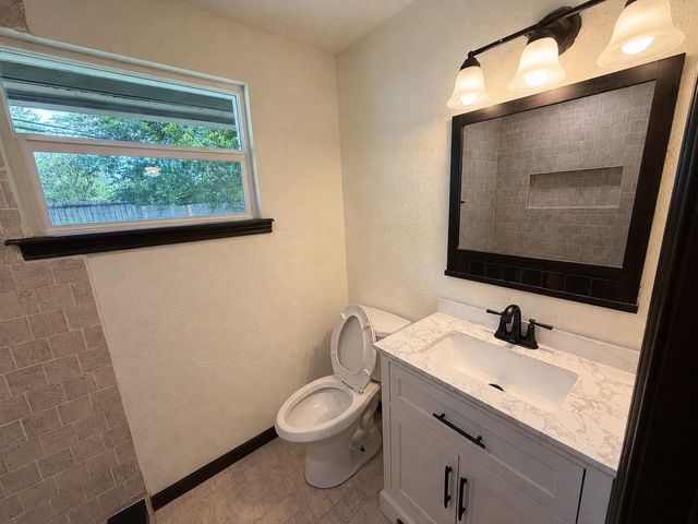 3915 Heatherbrook Drive, Houston, TX 77045