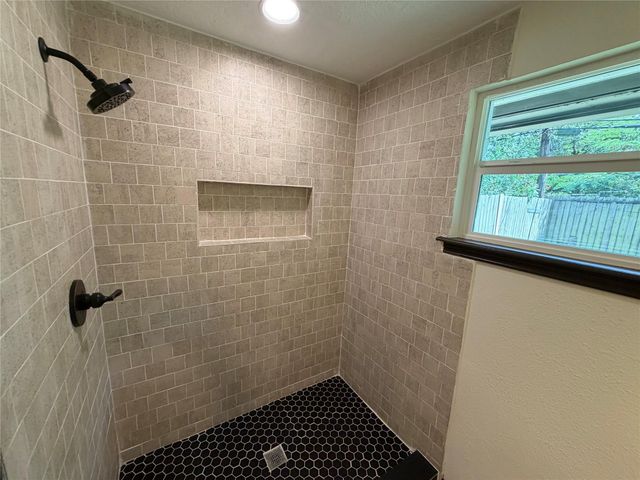 3915 Heatherbrook Drive, Houston, TX 77045