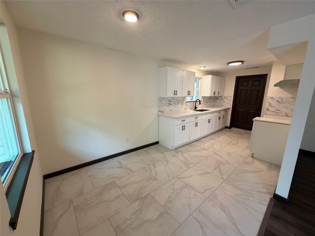 3915 Heatherbrook Drive, Houston, TX 77045