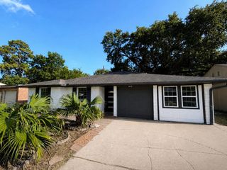 3915 Heatherbrook Drive, Houston, TX 77045