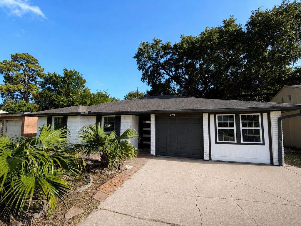 3915 Heatherbrook Drive, Houston, TX 77045