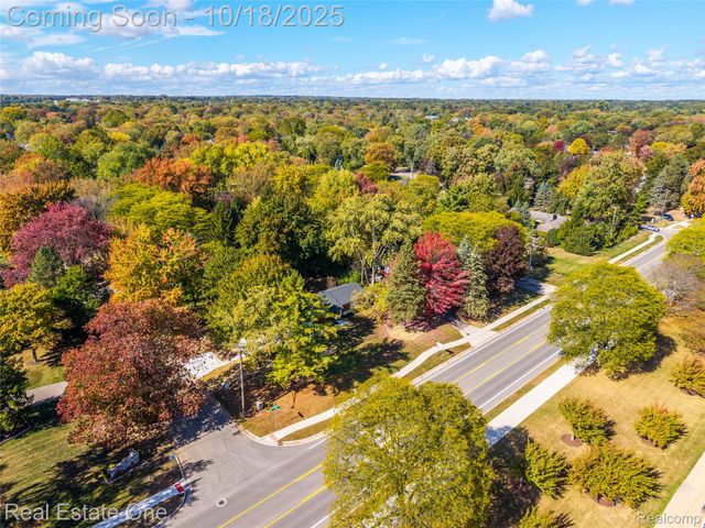 786 S Cranbrook Road, Bloomfield Charter Township, MI 48301