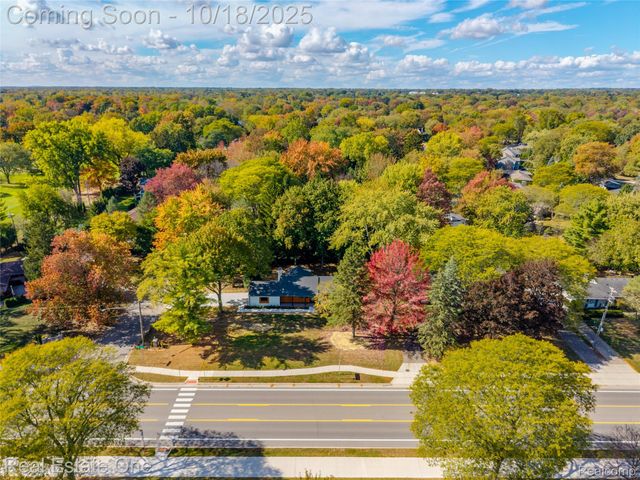 786 S Cranbrook Road, Bloomfield Charter Township, MI 48301