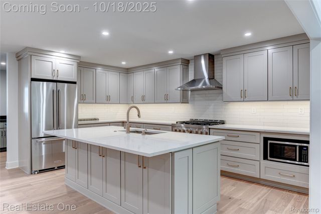 786 S Cranbrook Road, Bloomfield Charter Township, MI 48301