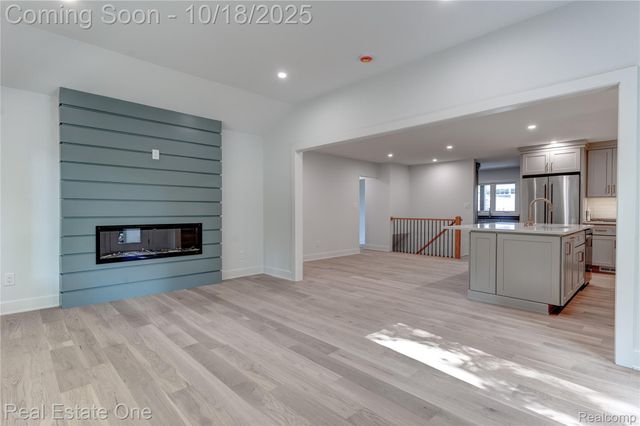 786 S Cranbrook Road, Bloomfield Charter Township, MI 48301