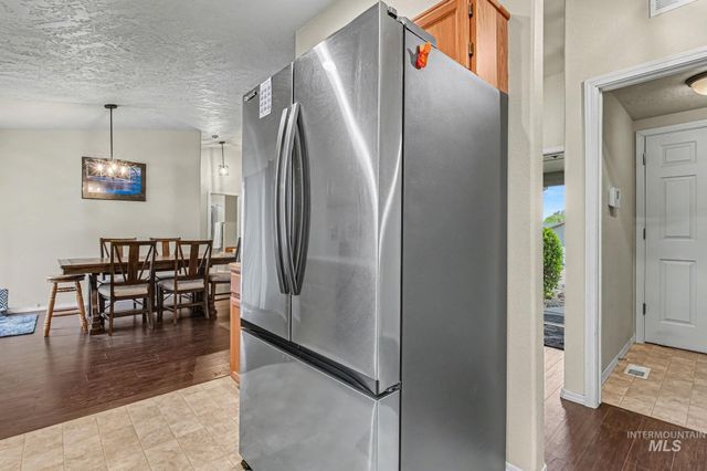 2910 Cougar Ave, Nampa, ID 83687