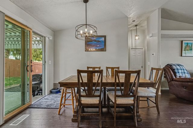 2910 Cougar Ave, Nampa, ID 83687