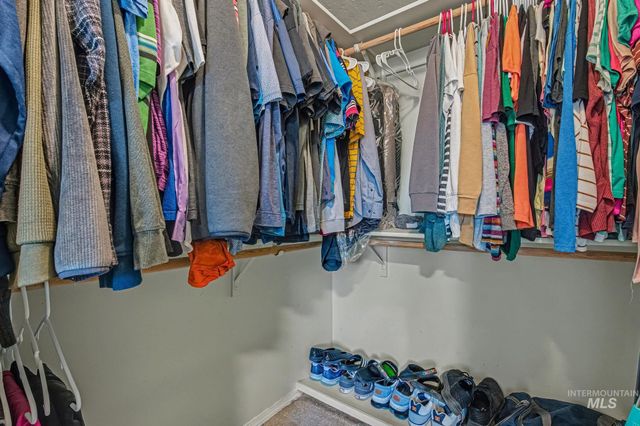 2910 Cougar Ave, Nampa, ID 83687