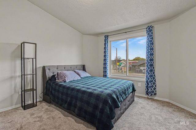 2910 Cougar Ave, Nampa, ID 83687